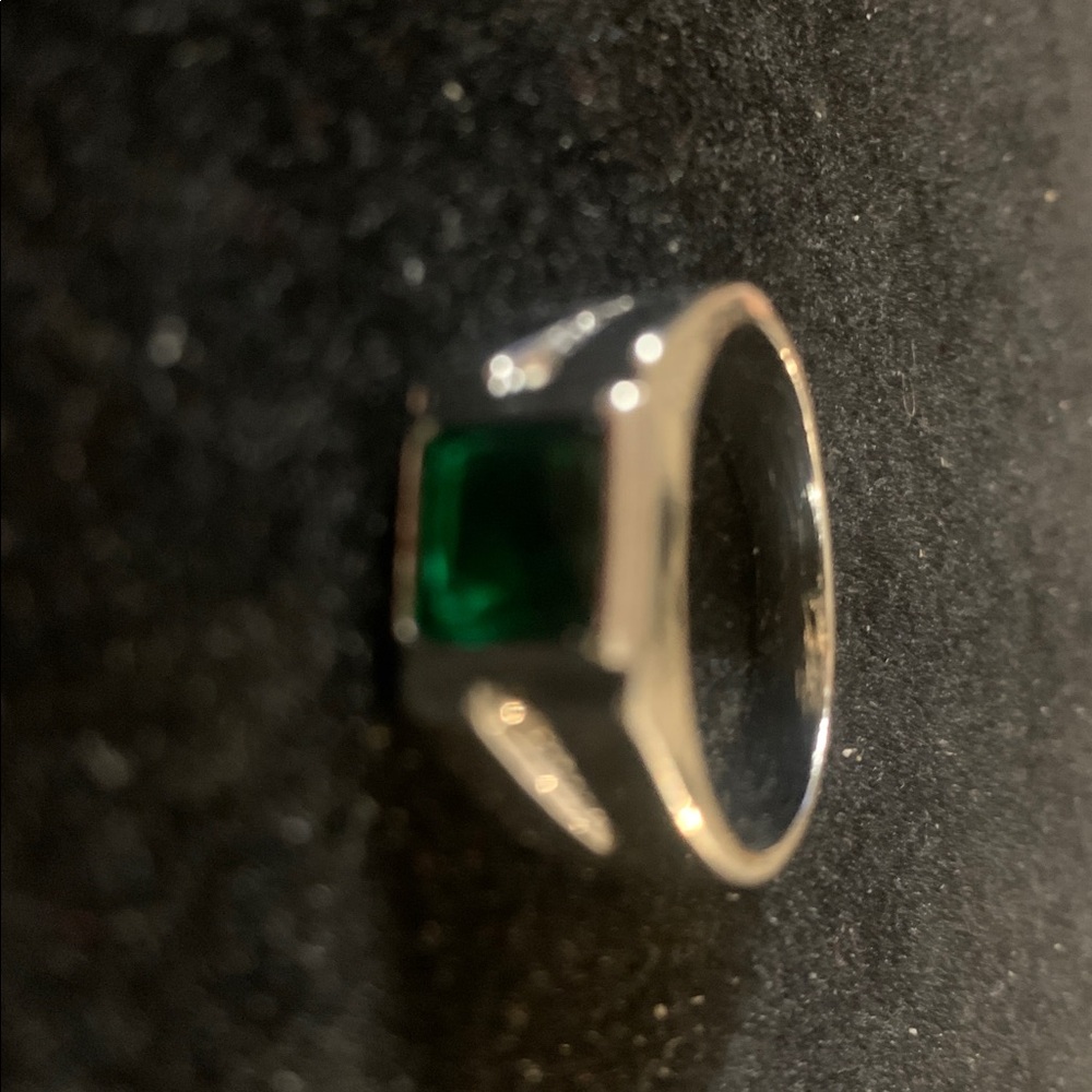 Men's Silver Ring with Emerald Green Stone - Picture 2 of 3